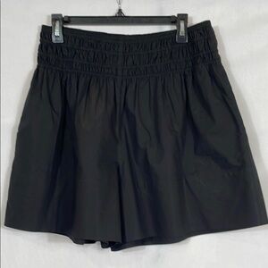 Vince Shorts Size M Black Cotton Poplin Smocked Waist NWOT